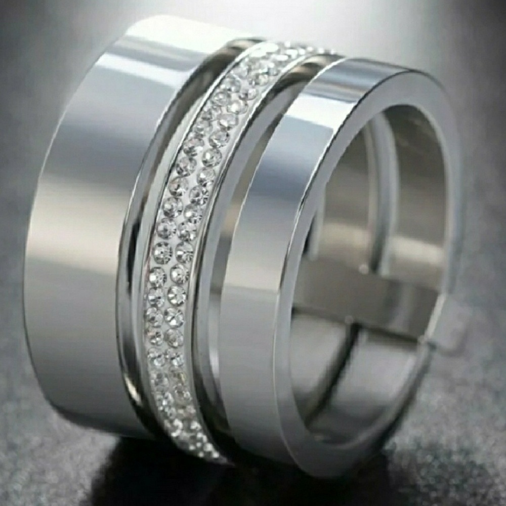 NWT Stainless Steel Ring Size 7